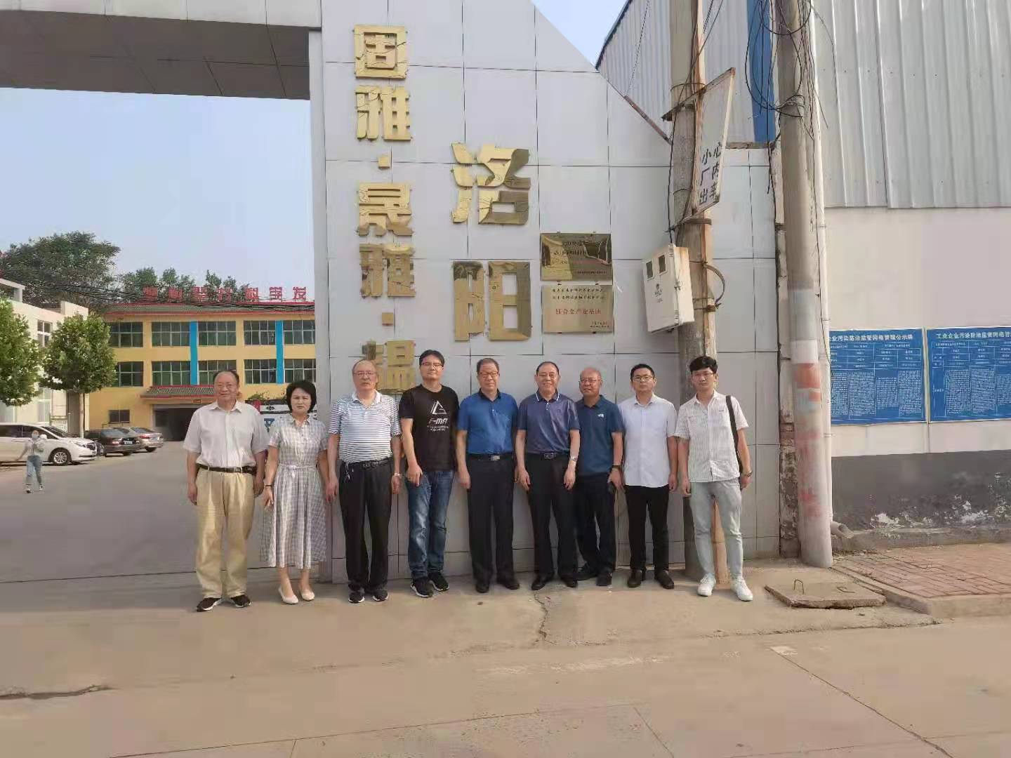 實施校企合作 共促新材料發(fā)展